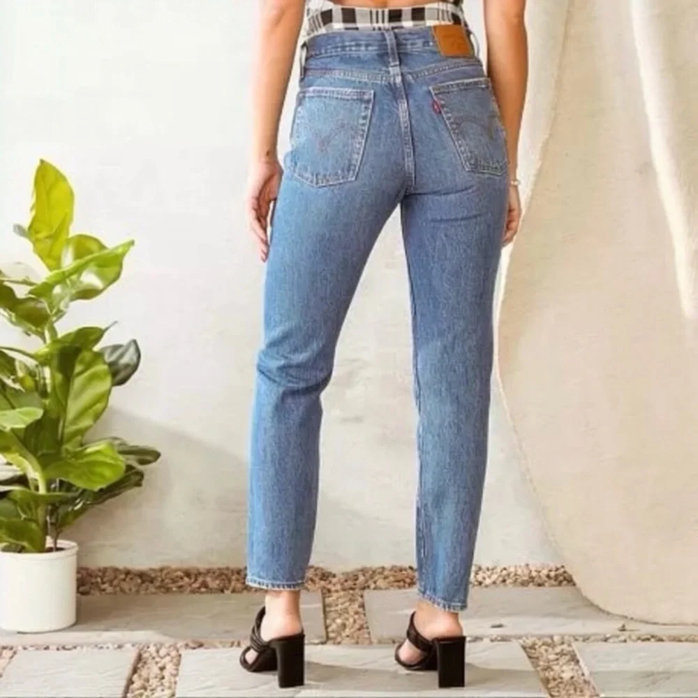 Levi’s Wedgie W23 Premium Icon Women’s Ankle Jeans Distressed 22861-0107